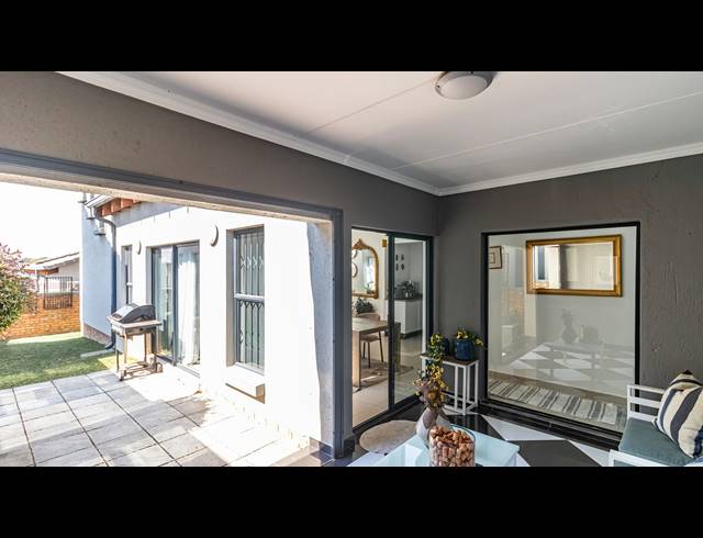3 BEDROOM TOWNHOUSE FOR SALE IN SUMMERSET